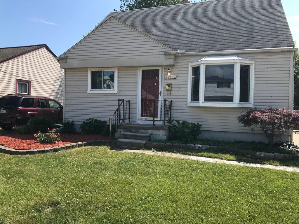 Front - 23334 Deziel St