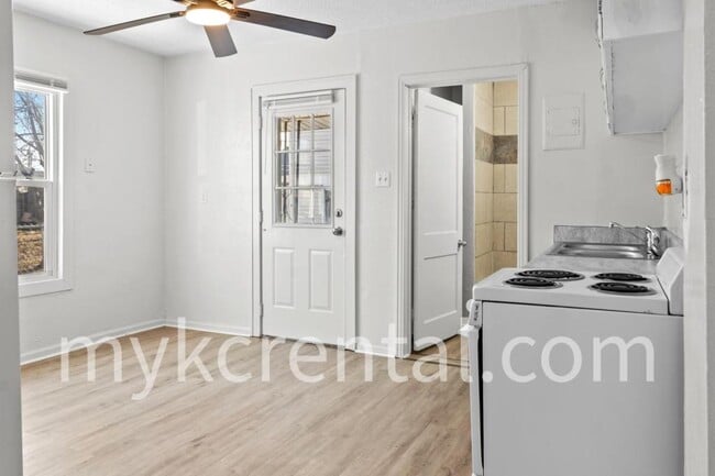 Building Photo - 1129 Hasbrook Ave