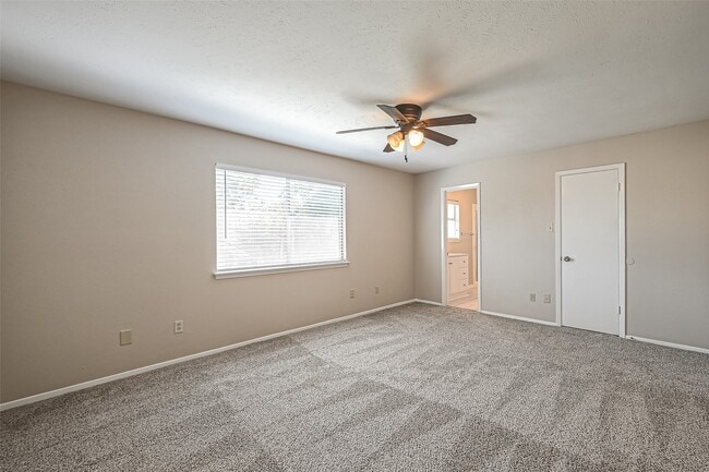 Building Photo - 2711 Quarry Hill Rd