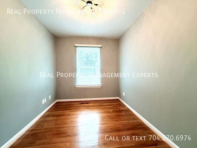 Building Photo - 3733 Hayden Dr