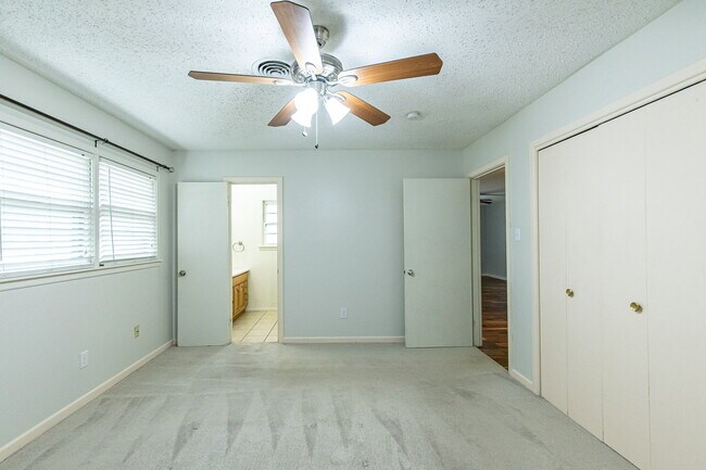 Building Photo - Beautiful 3 bedroom 2 bath