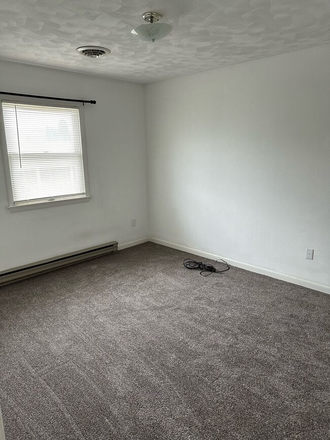 Building Photo - Three Bedroom House in Boalsburg Available for Mid-July