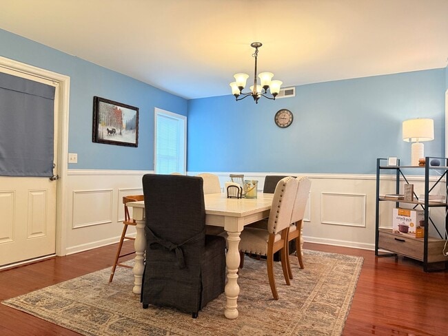 Building Photo - Modern Charm & Walkable Downtown Living in...
