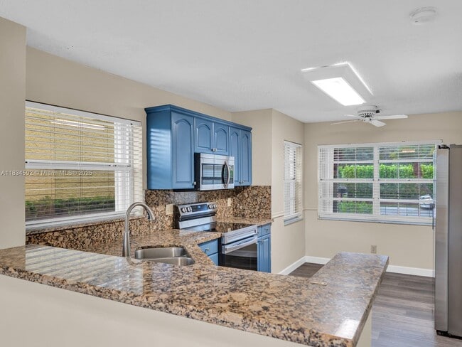 Building Photo - 2957 Oak Park Cir