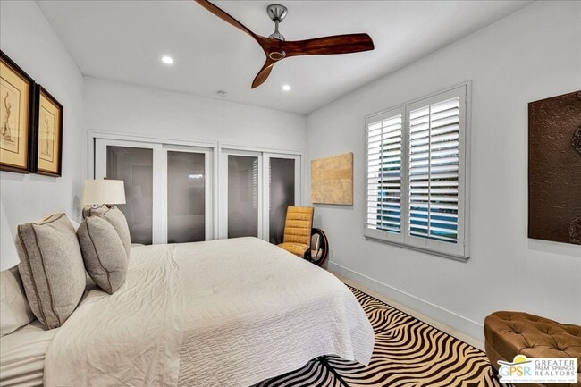 Building Photo - 605 E Sierra Way