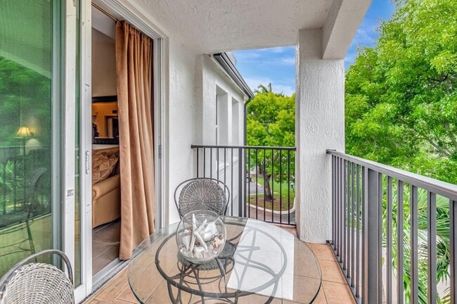 Building Photo - 923 Villa Cir