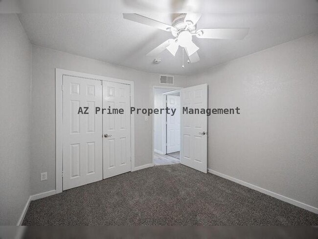 Building Photo - 452 S Mulberry