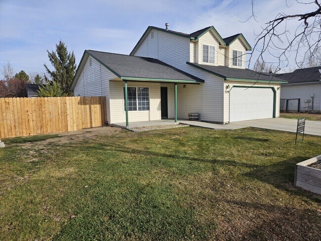 Building Photo - Welcome to this stunning 3-bedroom, 2.5-bathroom home located in the vibrant city of Nampa, ID.