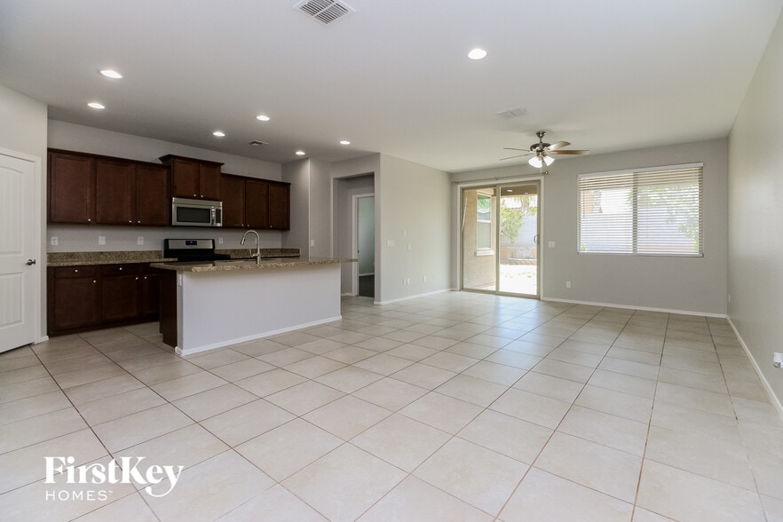 Building Photo - 2465 W Arroyo Way