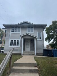 Building Photo - Peace, quiet, and a quick walk to campus