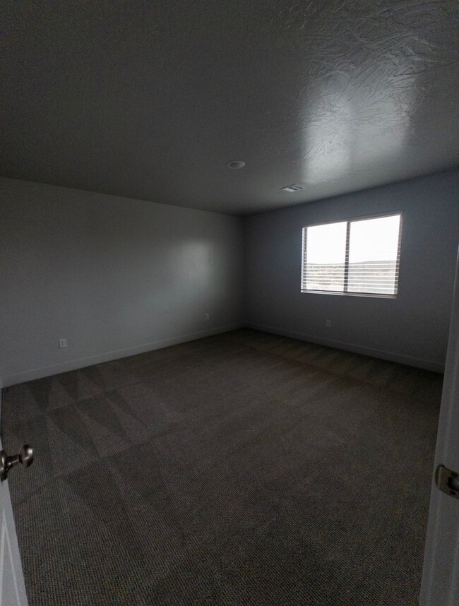 Building Photo - 4087 Cerro Wy