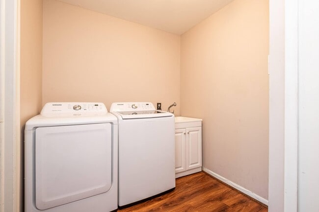 Building Photo - 6979 Pebble Creek Woods Dr