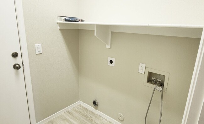 Building Photo - REMODELED 3-BEDROOM BY SAN TAN MALL