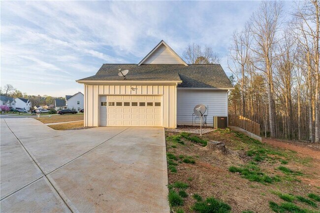 Building Photo - 450 Oliver Ridge Dr