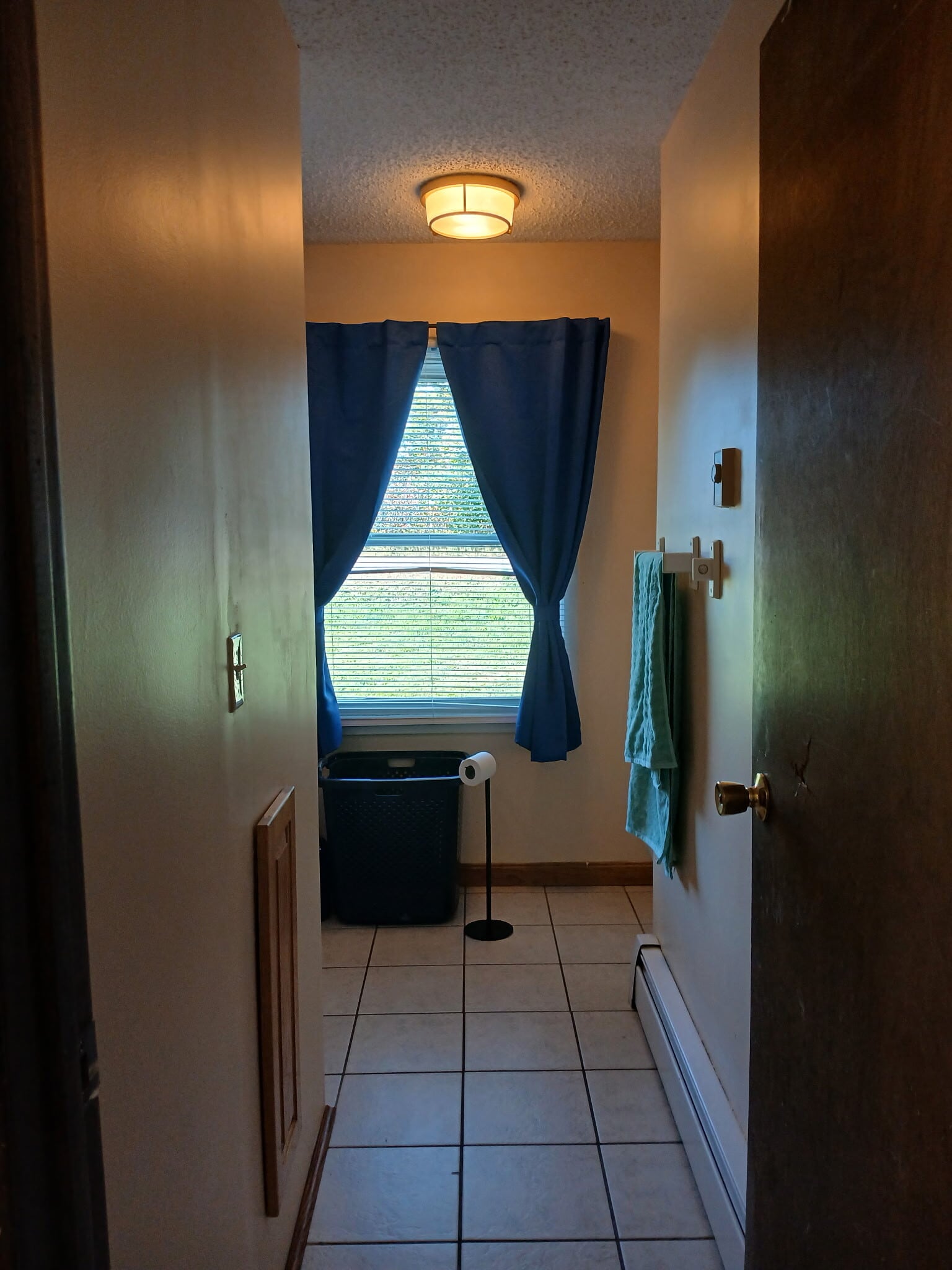 upstairs bath - 187 Oakland Rd