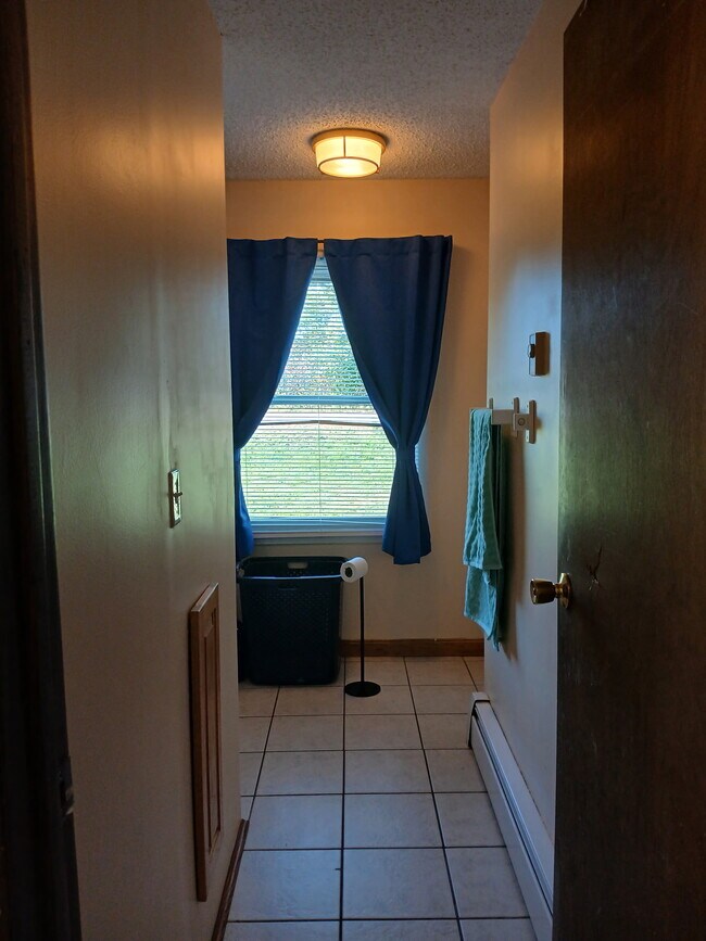 upstairs bath - 187 Oakland Rd