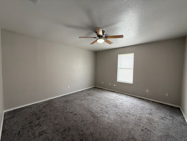 Building Photo - Quaint four bedroom home in Belton availab...