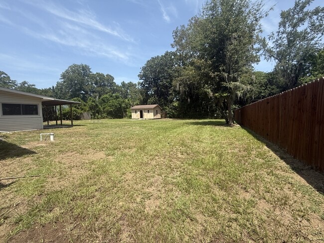 Building Photo - 2803 Smilax Ave