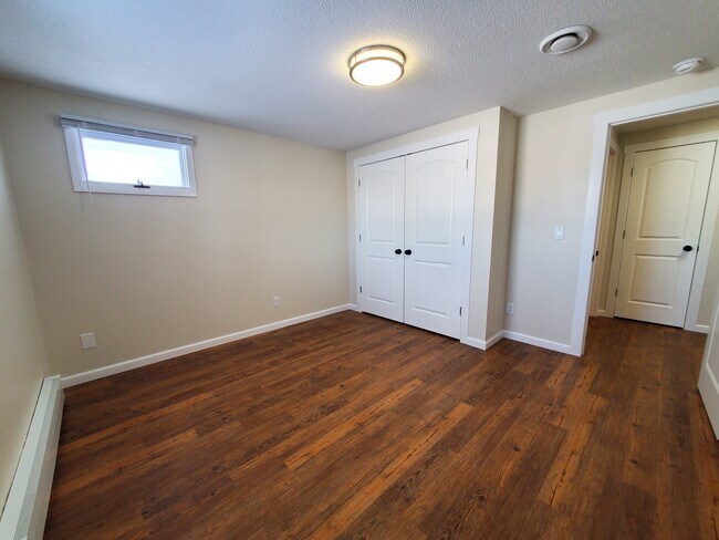 Building Photo - 2861 Longfellow Rd N