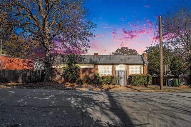 Primary Photo - 1112 Delaware Ave SE