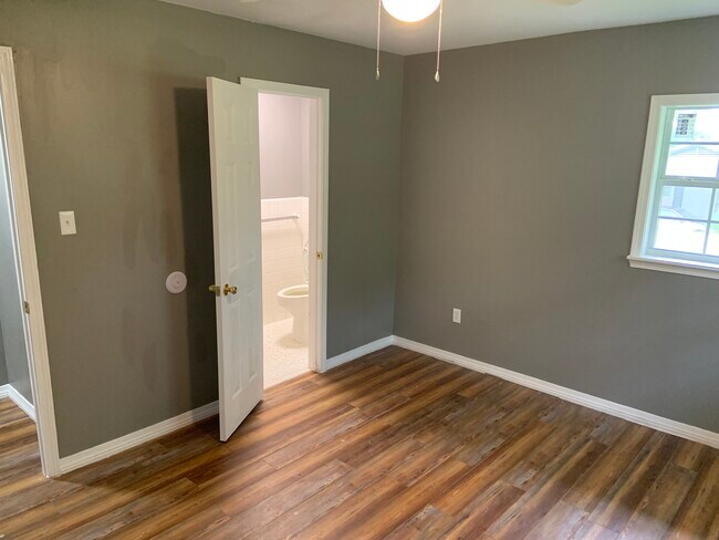 Building Photo - 1130 N 13th Ave