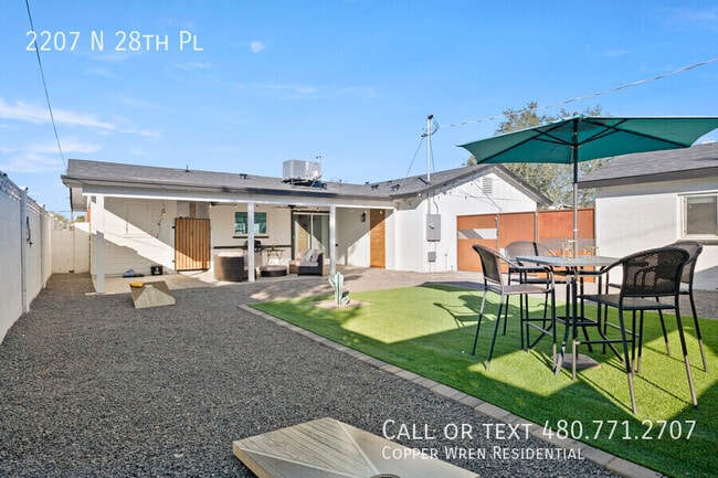 Building Photo - 2207 N 28th Pl