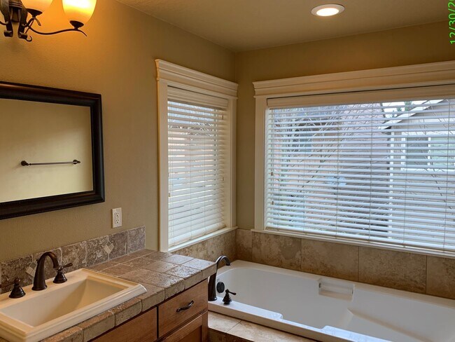 Building Photo - COMING SOON! GORGEOUS Townhome...  LOCATION , LOCATION near Peace Health Hospital
