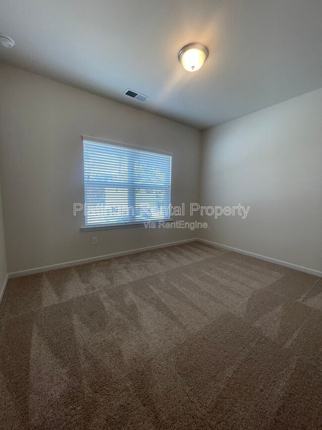 Building Photo - 32 Thedford Dr