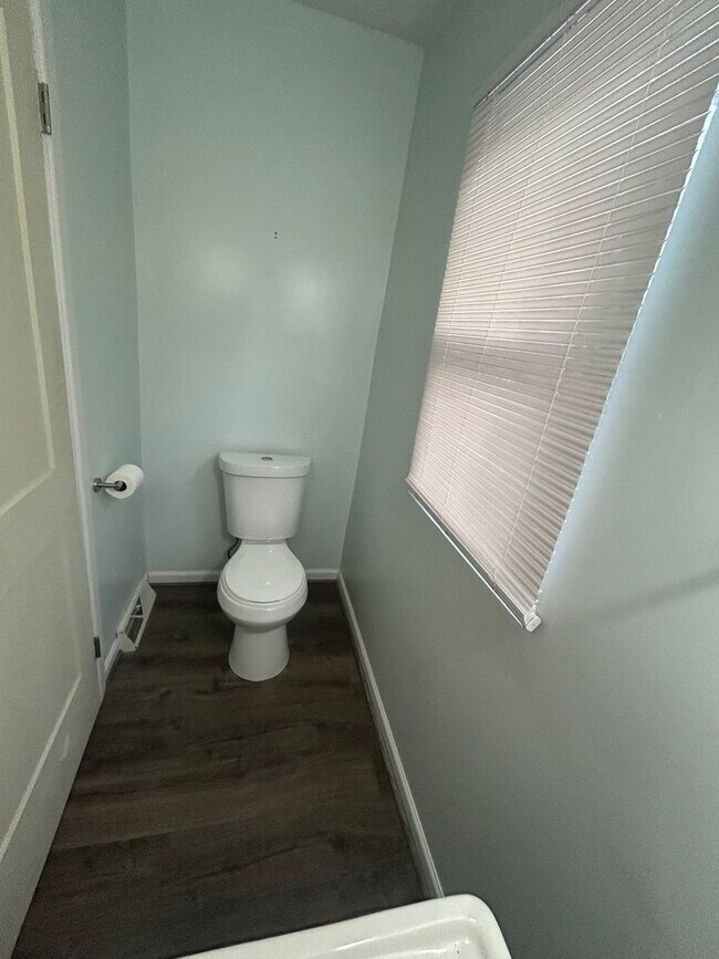 Building Photo - Charming 4BR House in Steubenville