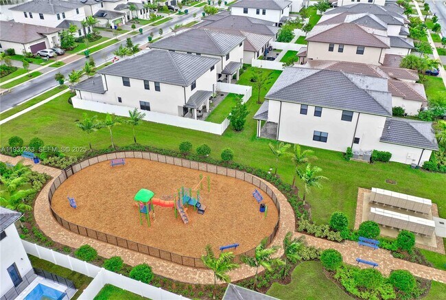 Building Photo - 4416 SW 174th Ave