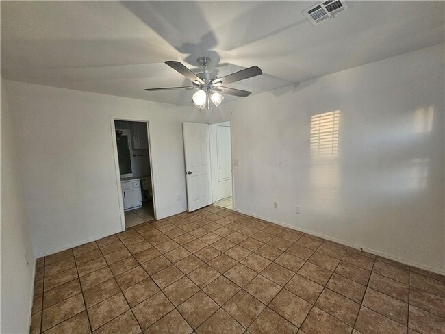 Building Photo - 2326 W Roselawn St