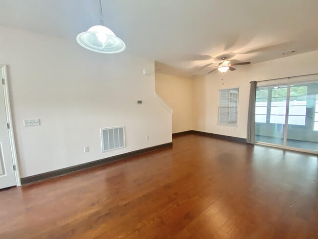 Building Photo - 157 Bella Way