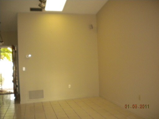 Building Photo - Charming 3/2 Home with Fireplace and 2-Car...
