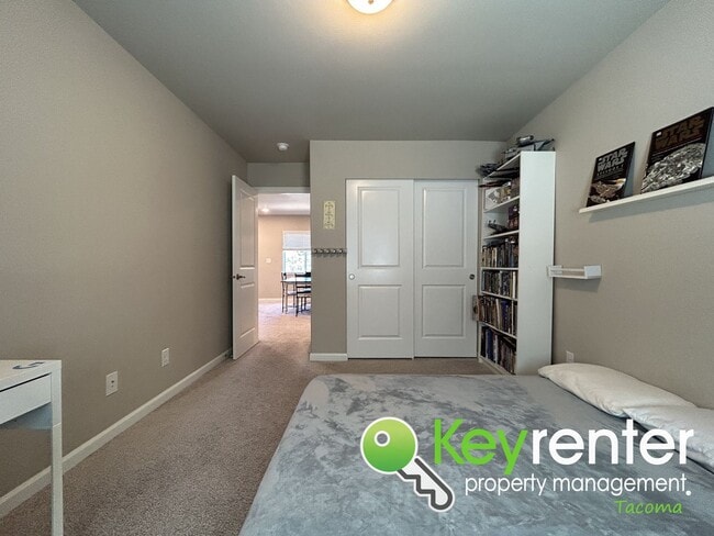 Building Photo - Spacious 5-Bed 3-Bath Home in Prime Northe...