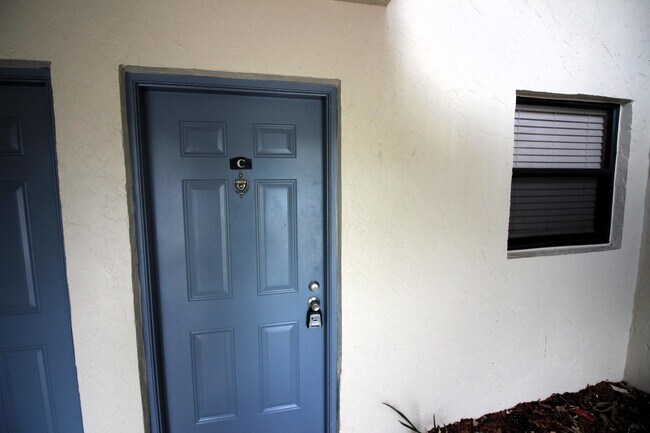 Building Photo - 1513 Lake Crystal Dr