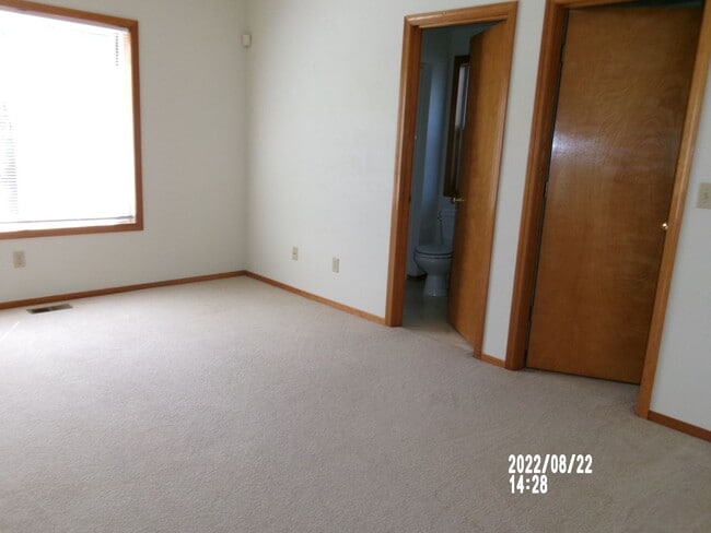 Building Photo - 1431 SW Birdie Dr