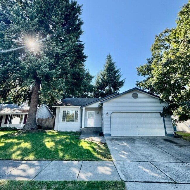 Primary Photo - Cute 4 bed 2 bath move in ready home!