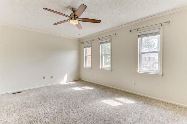 Building Photo - 407 Folkstone Cir