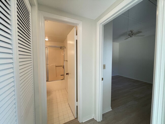 Building Photo - Unfurnished 2 BR 2 Bath Annual Rental in R...