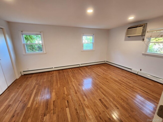 Building Photo - 544 Cedarwood Dr