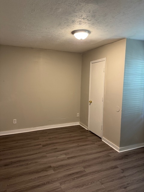 Building Photo - Renovated 3BR/2BA home w/ large bak yard!