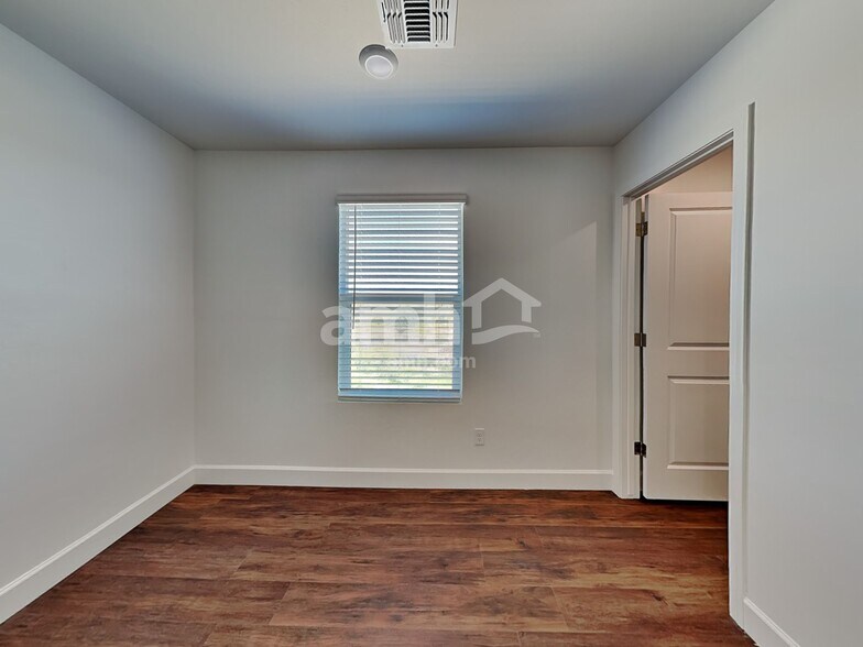 Building Photo - 6060 W Paseo Hilario