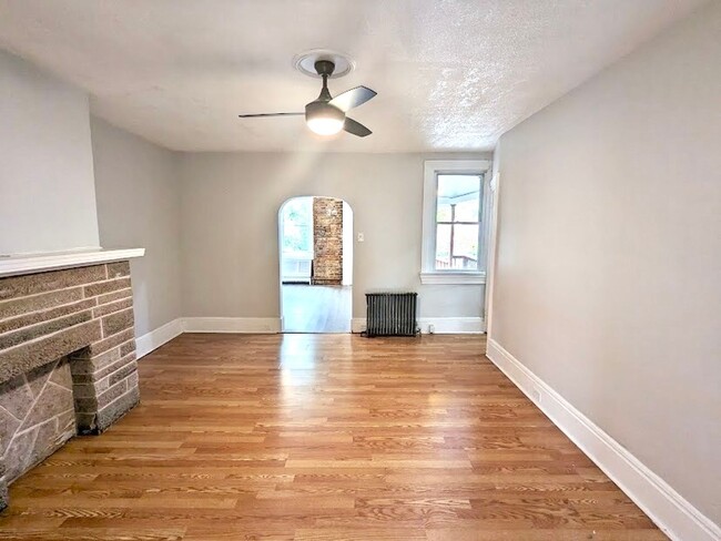 Building Photo - 346 39th St