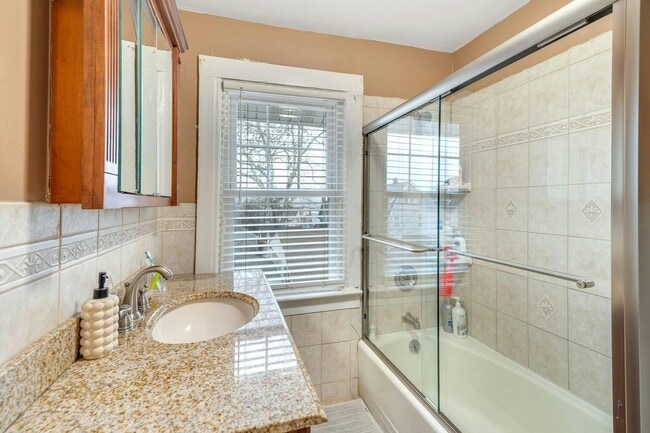 Building Photo - 67 Hillcrest Rd