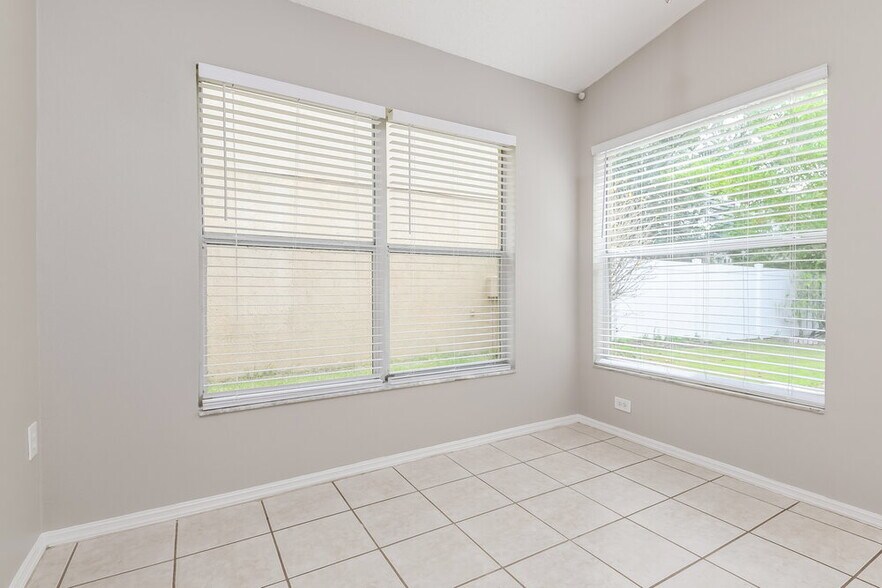 Building Photo - 2603 Spring Hill Dr