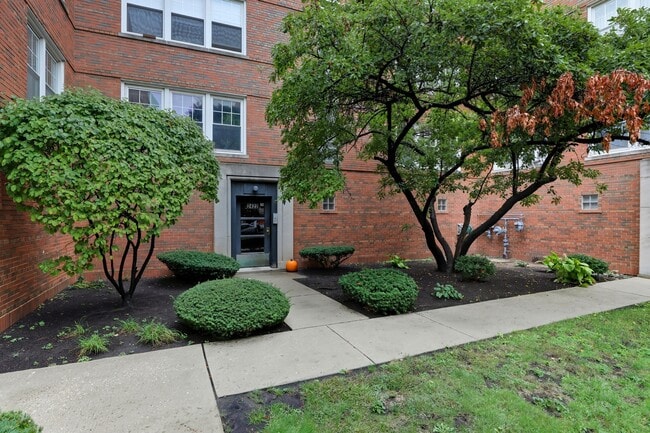 Building Photo - 2412 W Farragut Ave