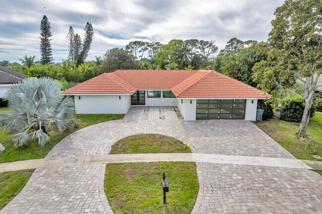 Building Photo - 5924 Pinebrook Dr