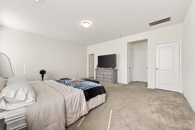 Building Photo - 28423 Aubrey Orchard Ln