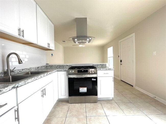 Building Photo - 6510 Hickman Ave