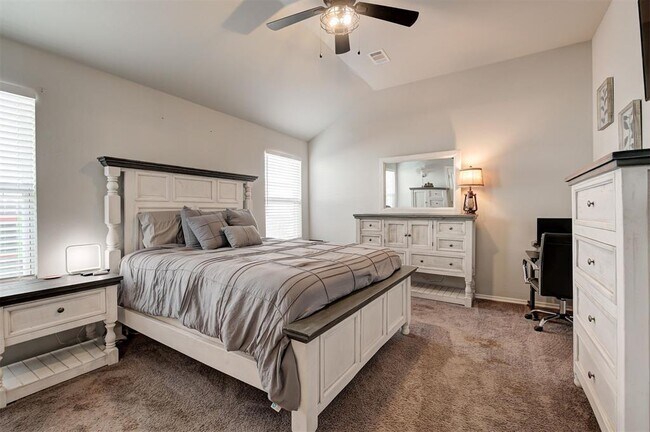 Building Photo - 465 Compass Dr